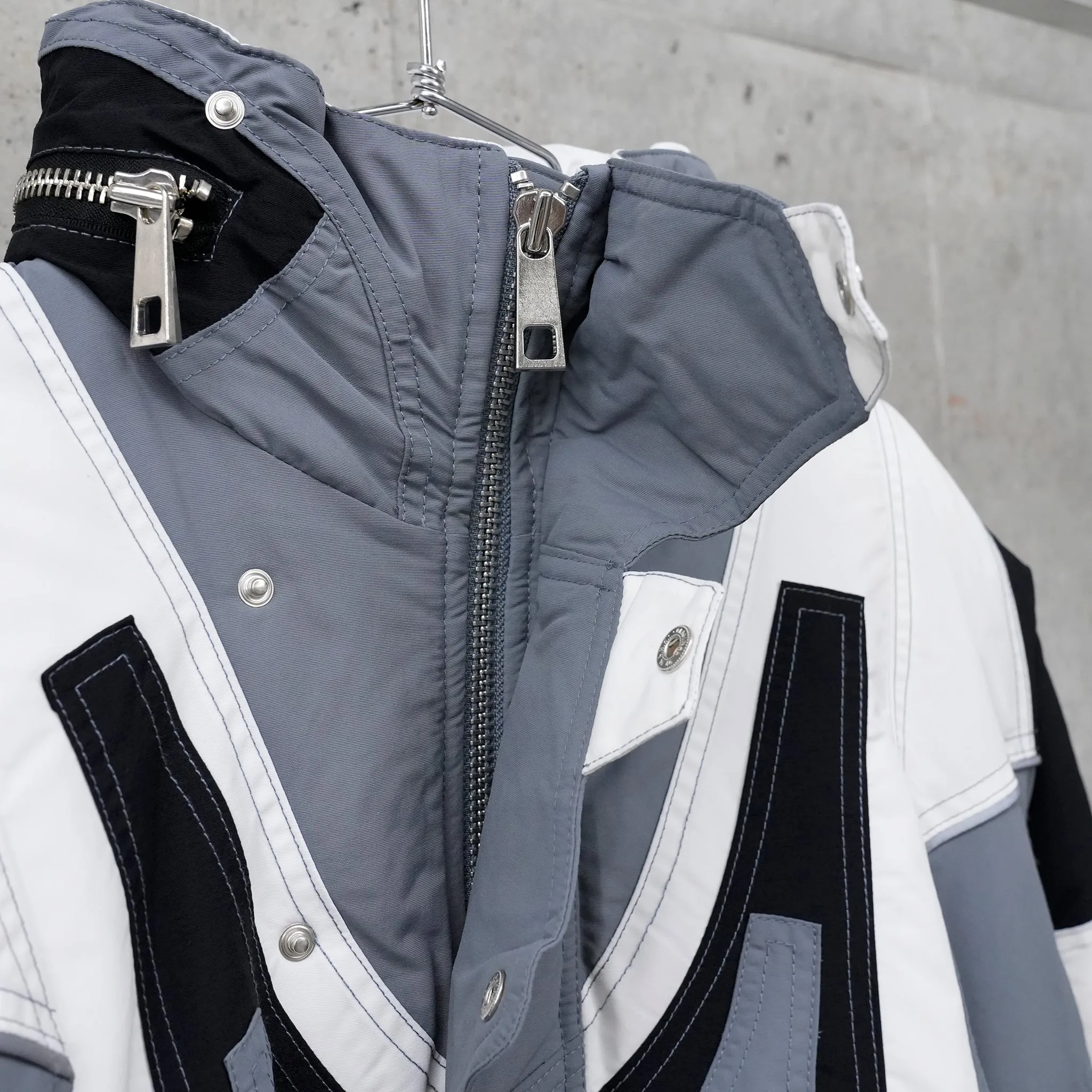 LOGO TECH PUFFER / WHITE